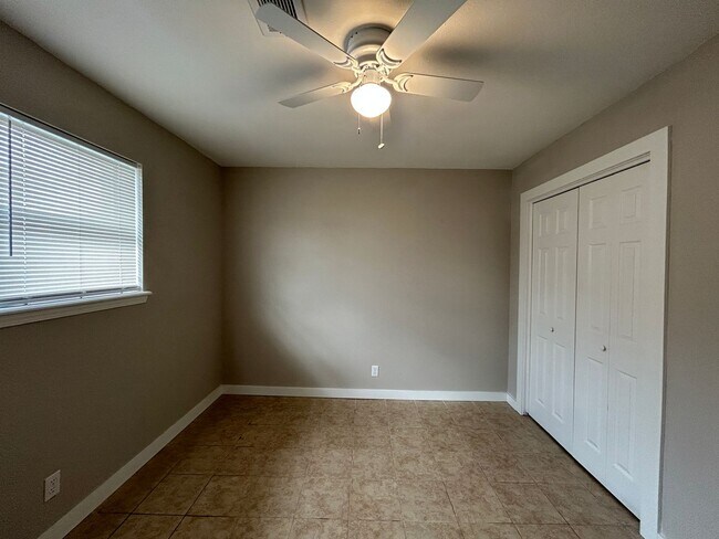 Building Photo - Modern 2 Bed for Rent – Minutes from Pinnacle Hills and Pleasant Crossing