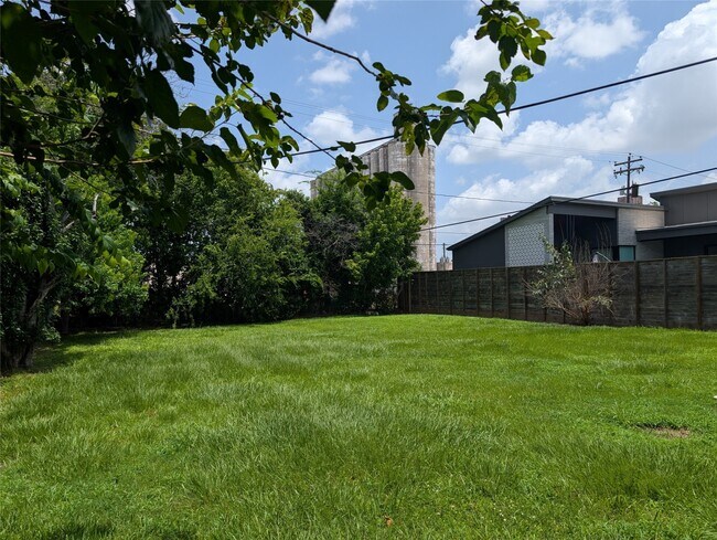 Building Photo - 6430 Teluco St