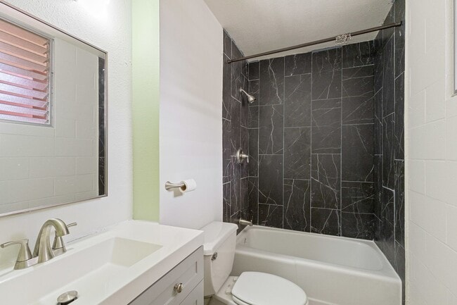Building Photo - Upgraded 2-Bed Condo Steps from Ala Moana ...