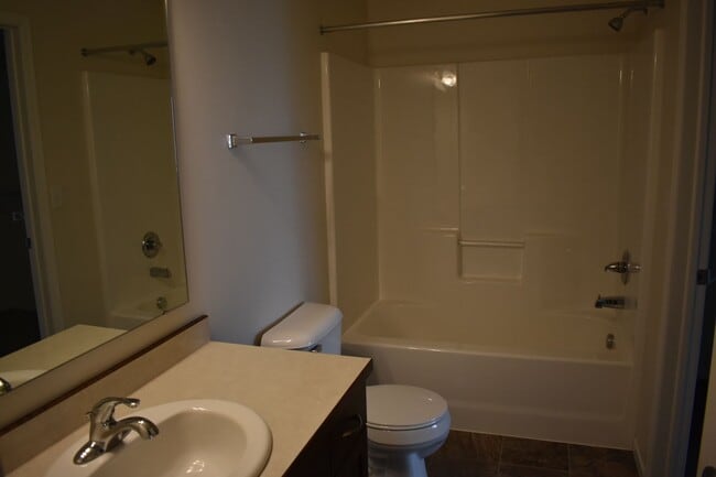 Building Photo - 3 Bed 3 Bath Twin Home