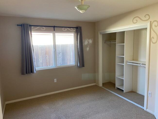 Building Photo - Beautiful, Updated 4 Bed, 3 Bath in the Heart of Clairemont with Canyon Views!!