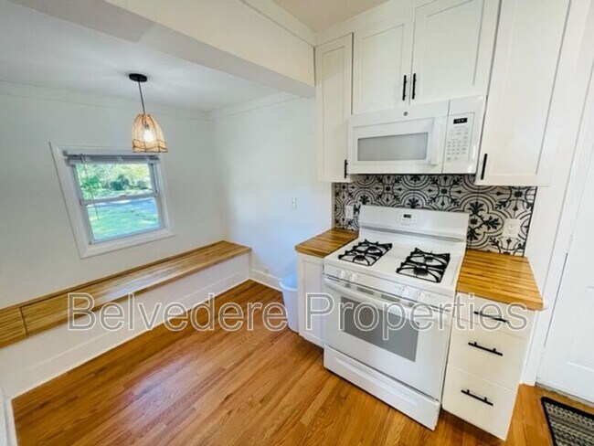 Building Photo - 2721 Stratford Dr