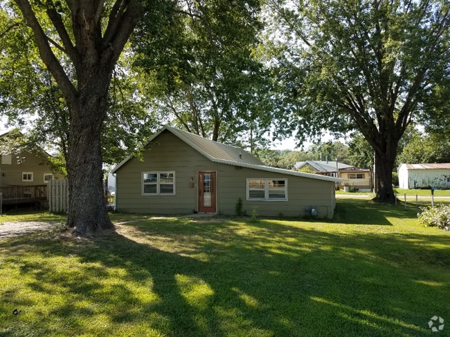 Building Photo - 3901 New London Gravel Rd