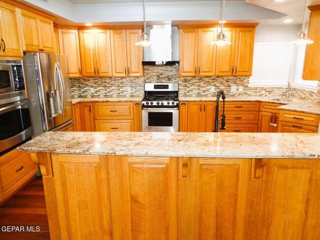 Building Photo - 2120 Greenlee Dr