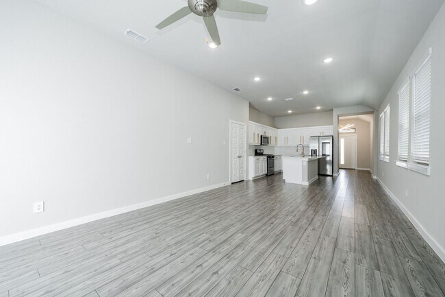 Building Photo - Stylish, Bright & Energy-Smart Living in R...