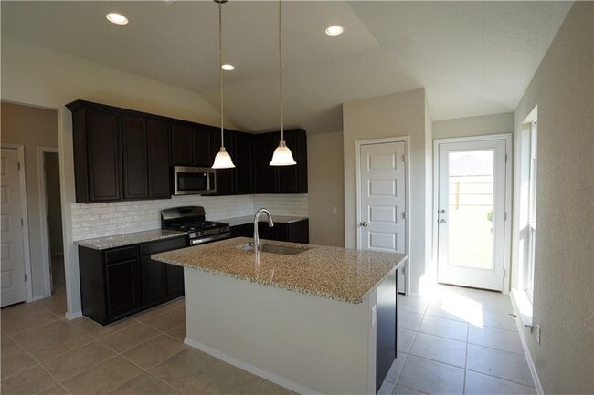 Building Photo - 131 Trailstone Dr