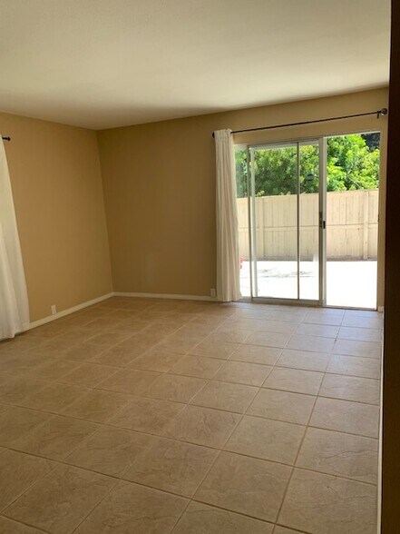 Building Photo - 10157 Caminito Jovial