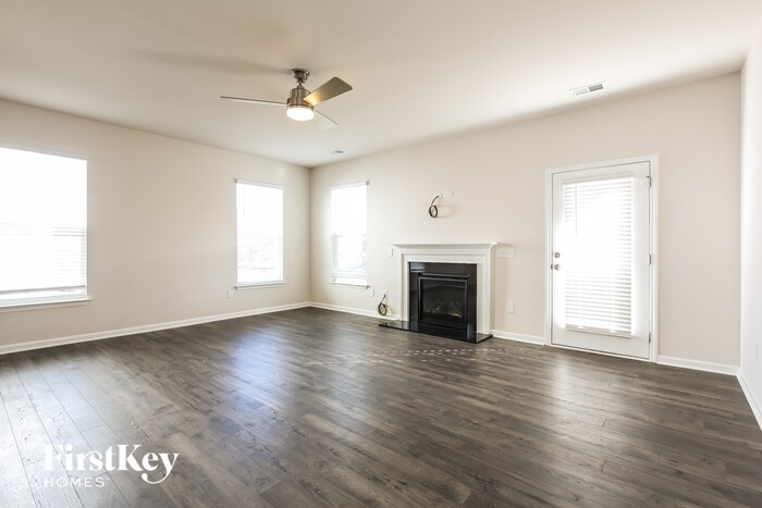 Building Photo - 562 Hillpark Ln