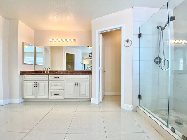 Building Photo - Great location house in Green Valley