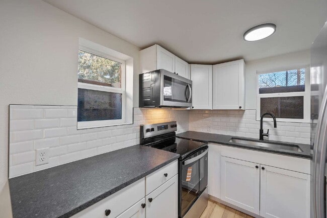 Building Photo - Completely Renovated Two Bedroom-One Bathroom Ready Now!