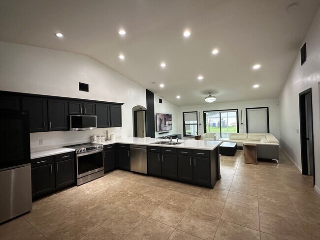 Building Photo - Modern 3-Bedroom Single-Family Home for Re...