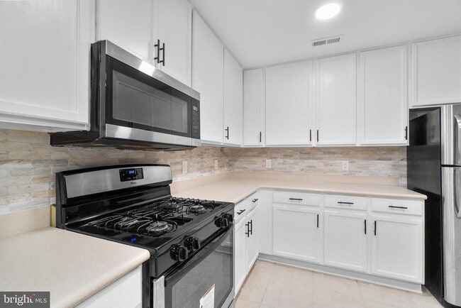 Building Photo - 111 Cavenrock Ct