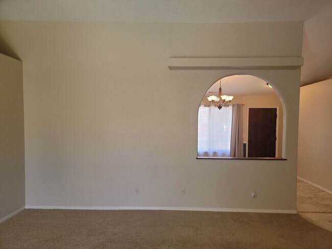 Building Photo - Stunning 4 Bedroom Home in Ivins with Red ...