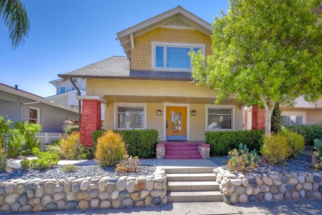 Primary Photo - 4052 Albatross St