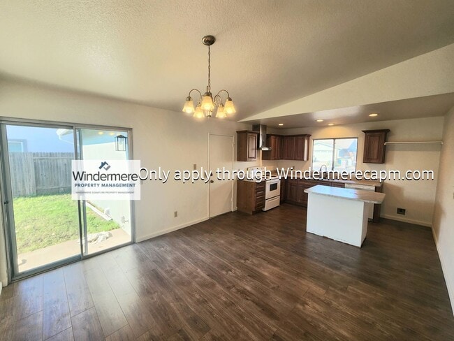 Building Photo - Charming 3 bedroom 2 bath Home- Available Now!