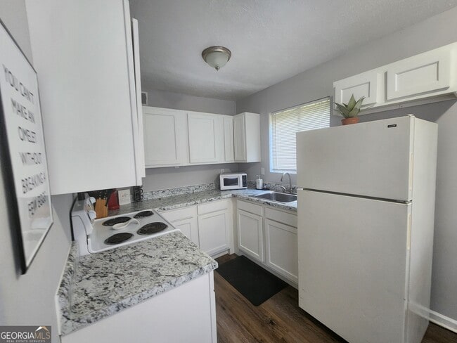 Building Photo - 917 Oakview Ave