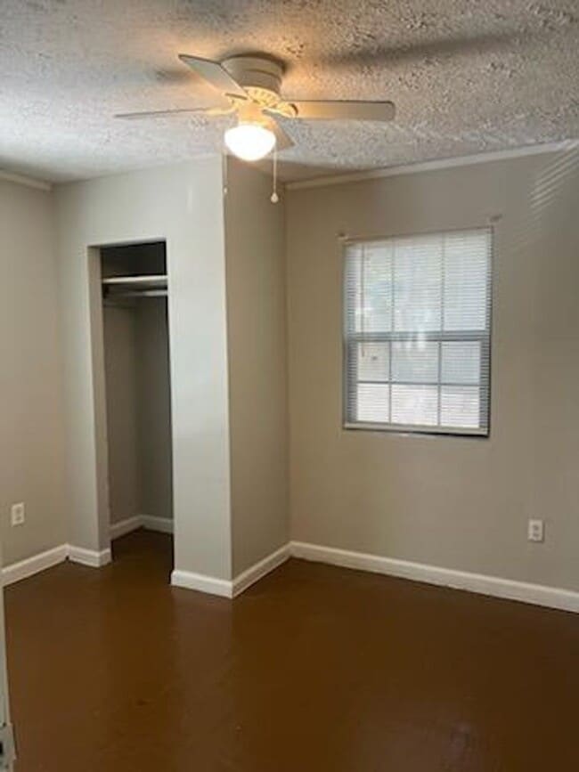 Building Photo - 2202 Roosevelt Ave