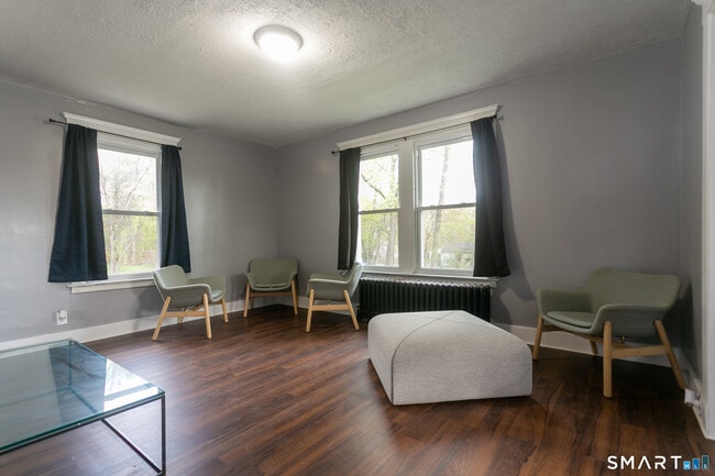 Building Photo - 101 Laurel St