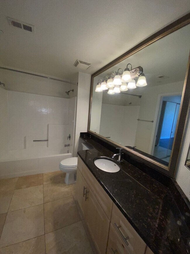 Building Photo - Beautiful, unfurnished luxury condo at the...