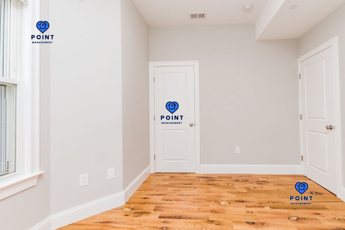 Building Photo - 244 Leyden St