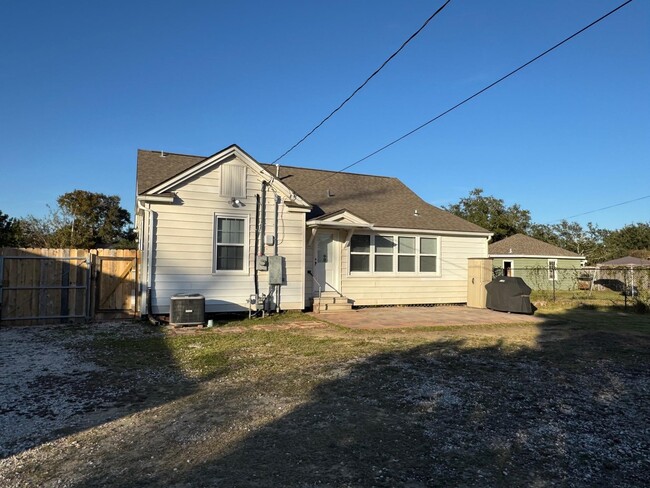 Building Photo - 1114 10th St