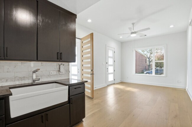 Building Photo - 2825 Townsend Dr