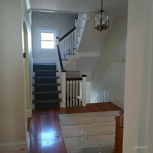 Building Photo - 132 Thorndike St