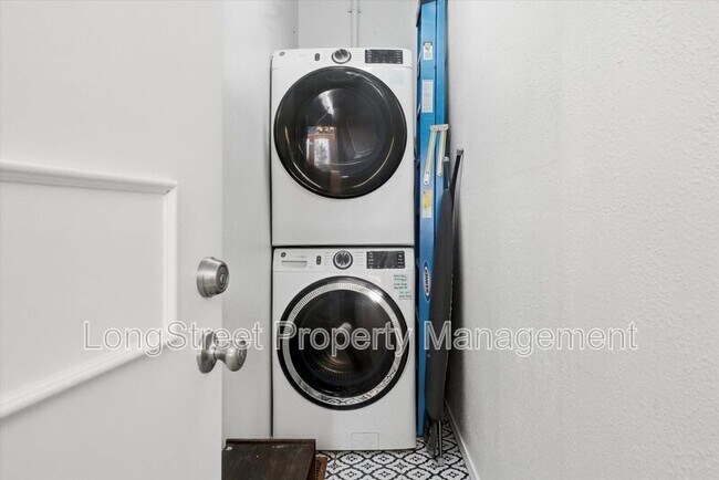 Building Photo - 2338 NW Hoyt St