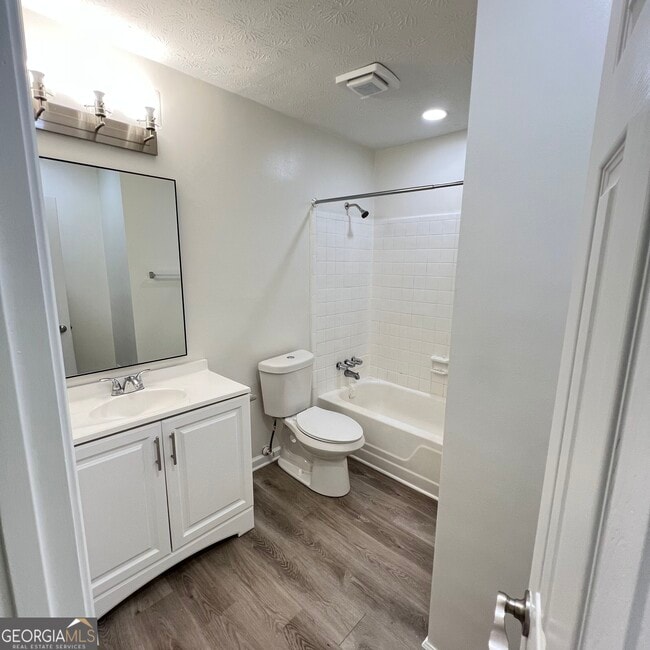 Building Photo - 9028 Raven Dr