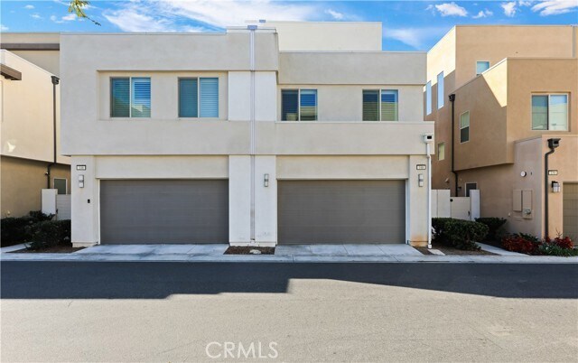 Building Photo - 148 Spectacle