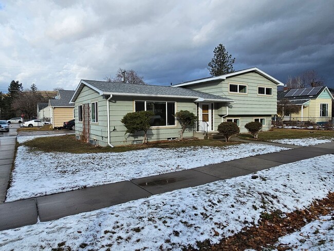 Building Photo - Single Family Home - Lower Rattlesnake