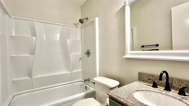 Building Photo - 2717 Concord Dr