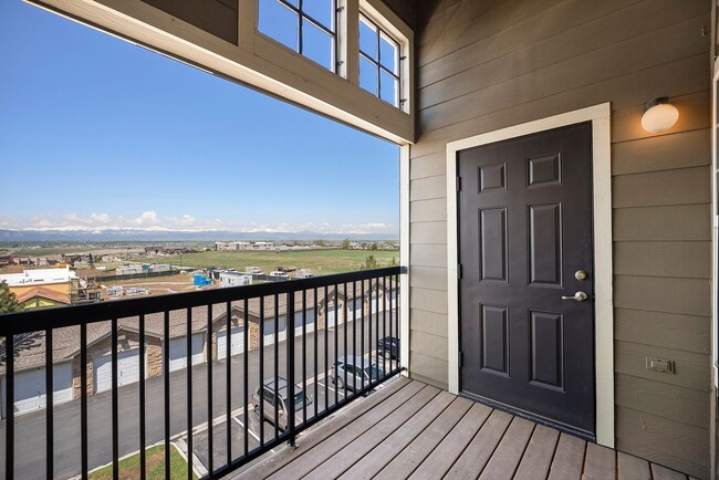 Primary Photo - Top Floor Condo, Panoramic Mountain Views!
