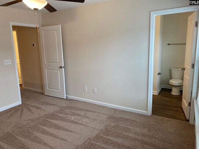 Building Photo - 421 Sharptail Dr