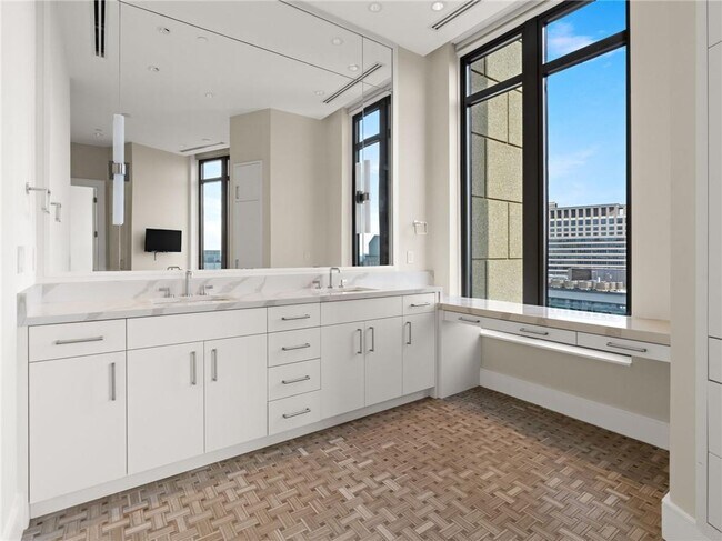 Building Photo - 3376 Peachtree Rd NE