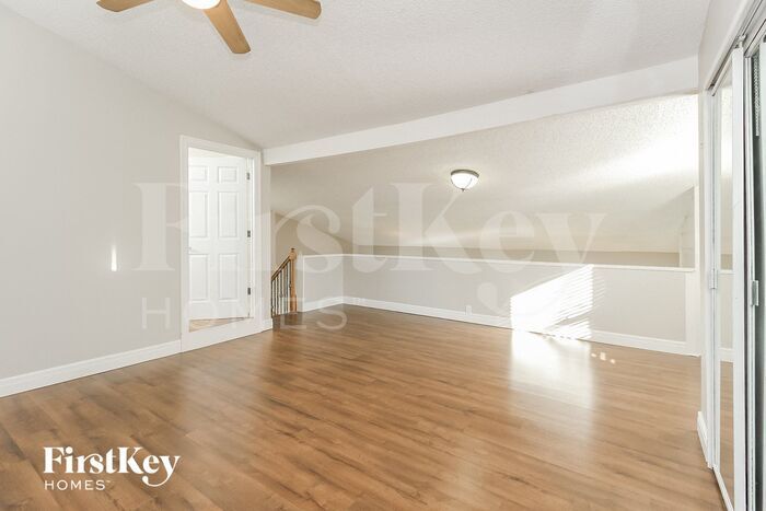 Building Photo - 5707 N Amoret Ave