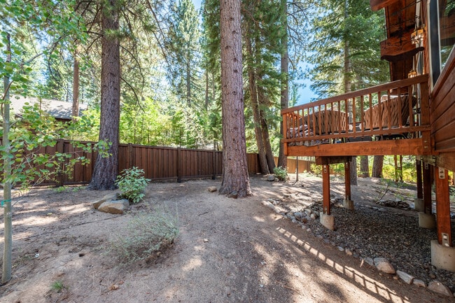 Building Photo - 198 Country Club Dr