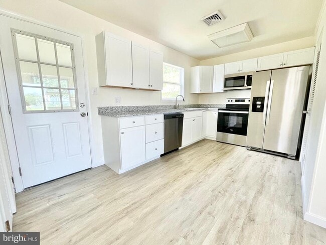 Building Photo - 1416 S Governors Ave