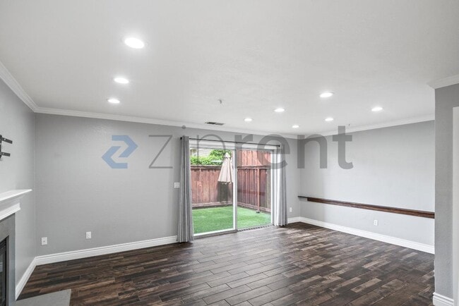 Building Photo - 5045 Hiller Ln