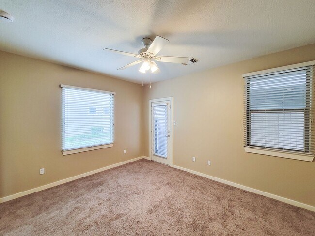 Building Photo - Elegant Gated Townhome Offering Unparallel...