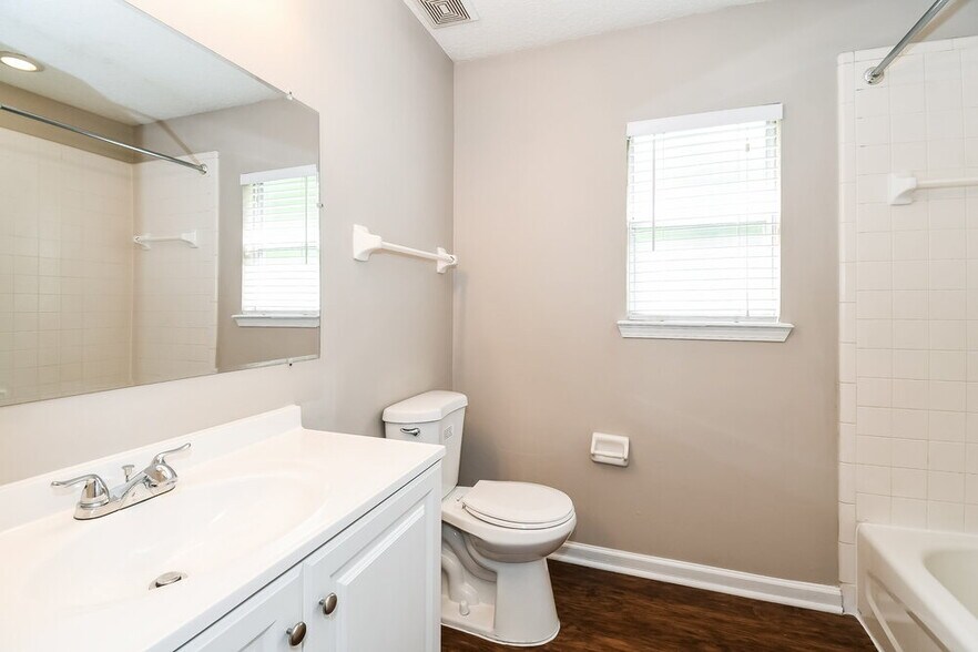 Building Photo - 2695 Coachman Lakes Dr