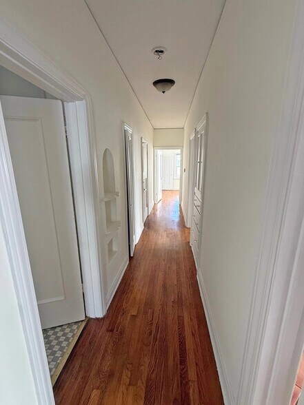 Building Photo - 335 N Orange Grove Ave