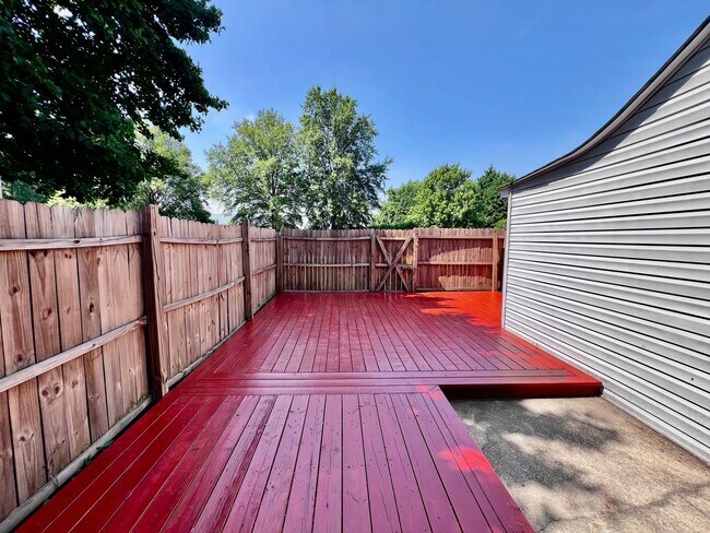 Building Photo - Gorgeous townhouse in the heart of Virgini...