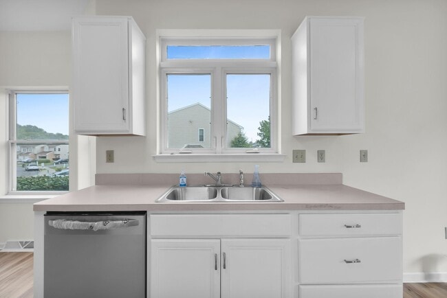 Building Photo - Charming 3BR Northampton Home – Cozy Livin...