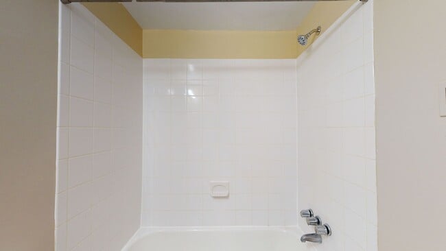 Building Photo - Dupont East Studio Apartment W/Private Roo...