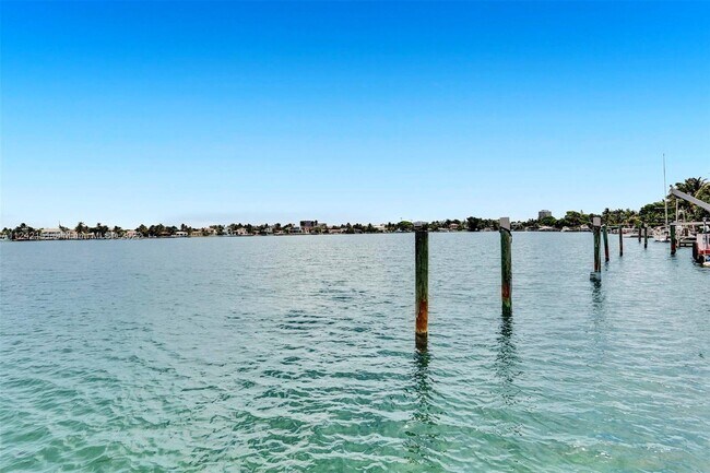 Building Photo - 1411 N Biscayne Point Rd