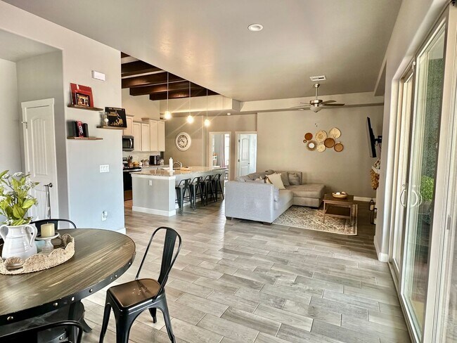 Building Photo - 1077 El Nido Dr