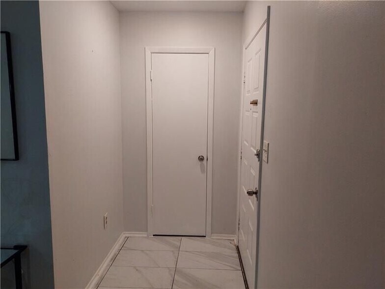 Building Photo - 1003 Dunbar Dr