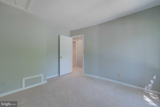 Building Photo - 4710 Old Dominion Dr