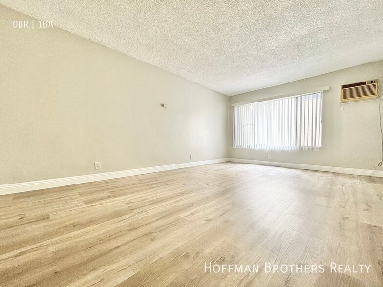 Building Photo - 5452 Sierra Vista Ave